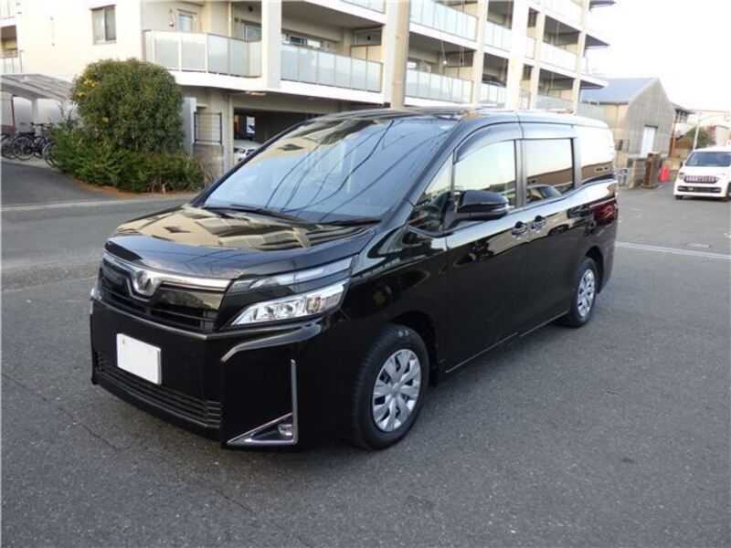 TOYOTA VOXY