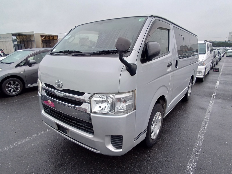 TOYOTA Regiusace Van