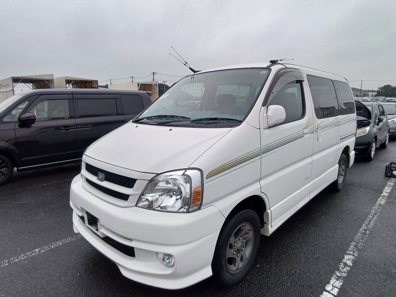 TOYOTA TOURING HIACE