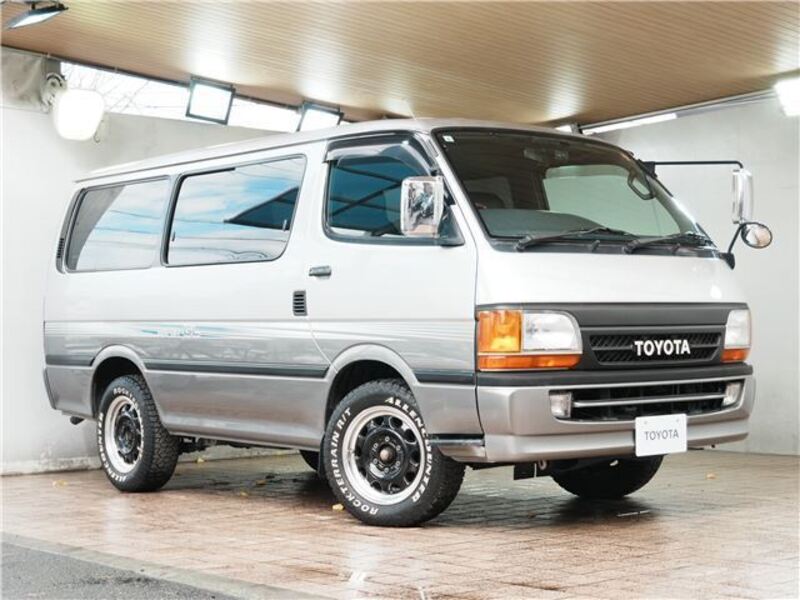 TOYOTA HIACE