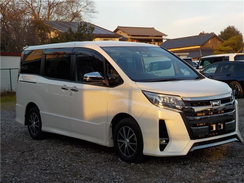 TOYOTA NOAH