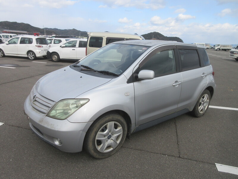 TOYOTA IST