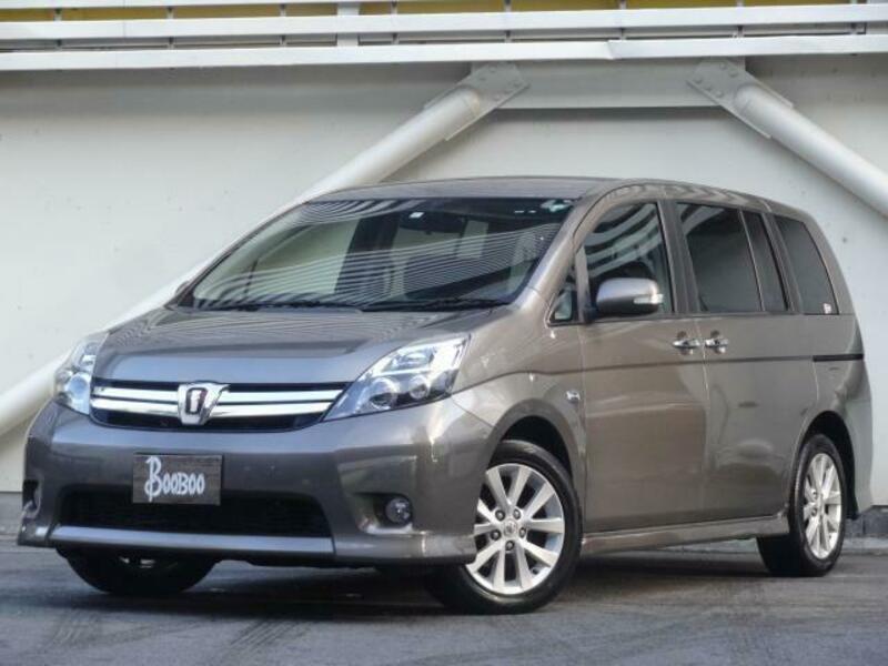 Toyota isis 2011