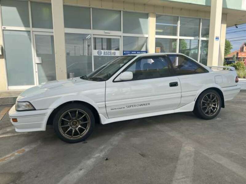 COROLLA LEVIN