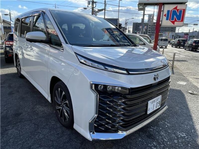 TOYOTA VOXY