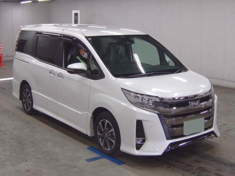 TOYOTA NOAH