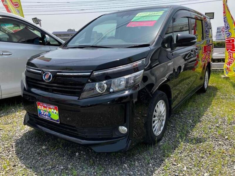 TOYOTA VOXY