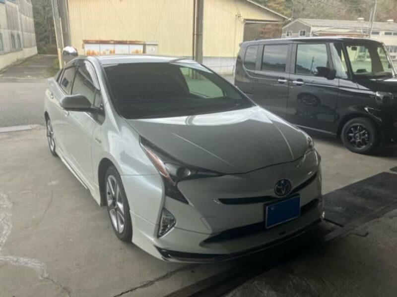 TOYOTA PRIUS