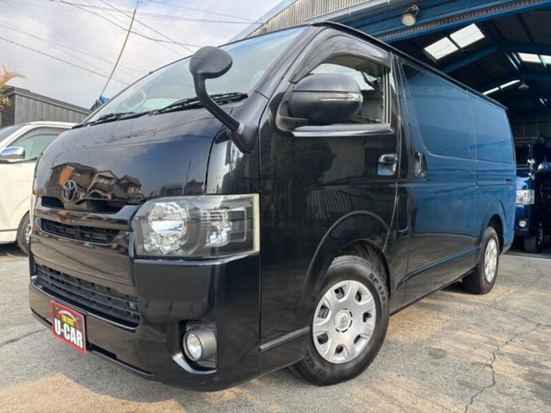 TOYOTA HIACE VAN