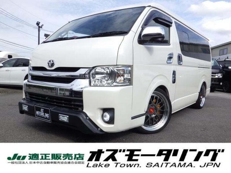 TOYOTA HIACE VAN