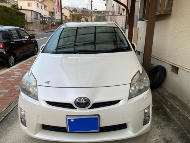 TOYOTA PRIUS