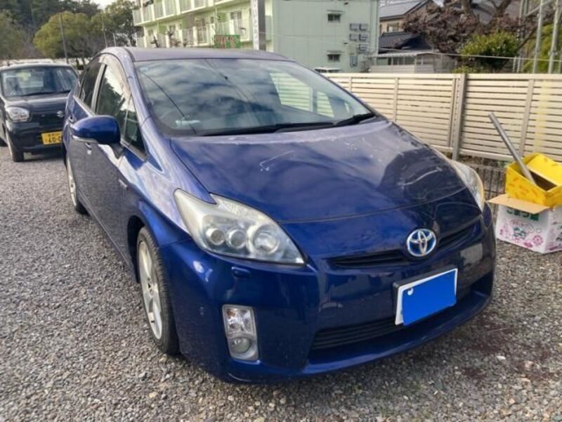 TOYOTA PRIUS