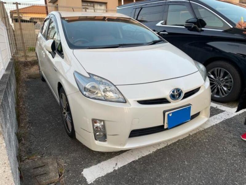 TOYOTA PRIUS