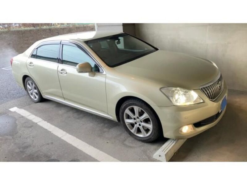 TOYOTA CROWN MAJESTA