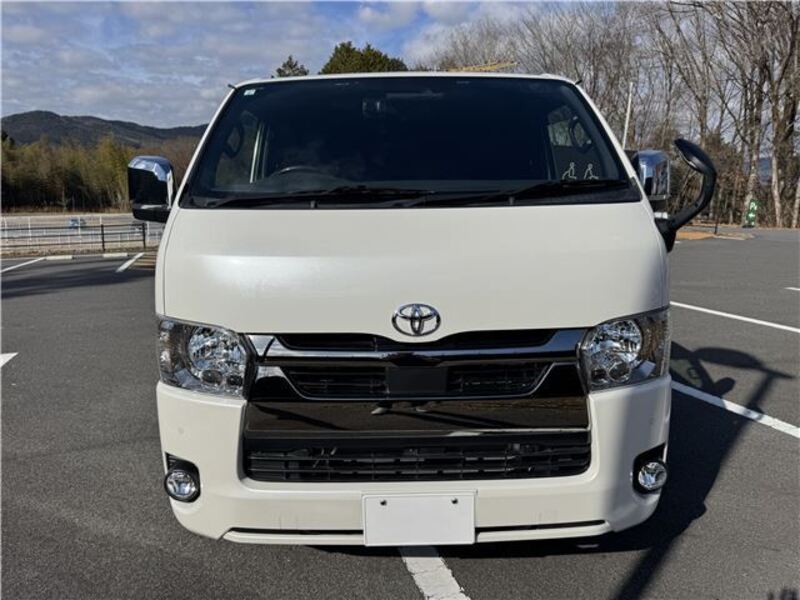 TOYOTA HIACE VAN