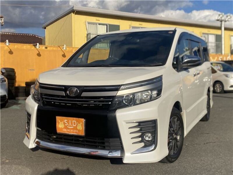 TOYOTA VOXY