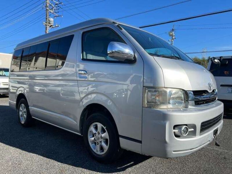 TOYOTA HIACE