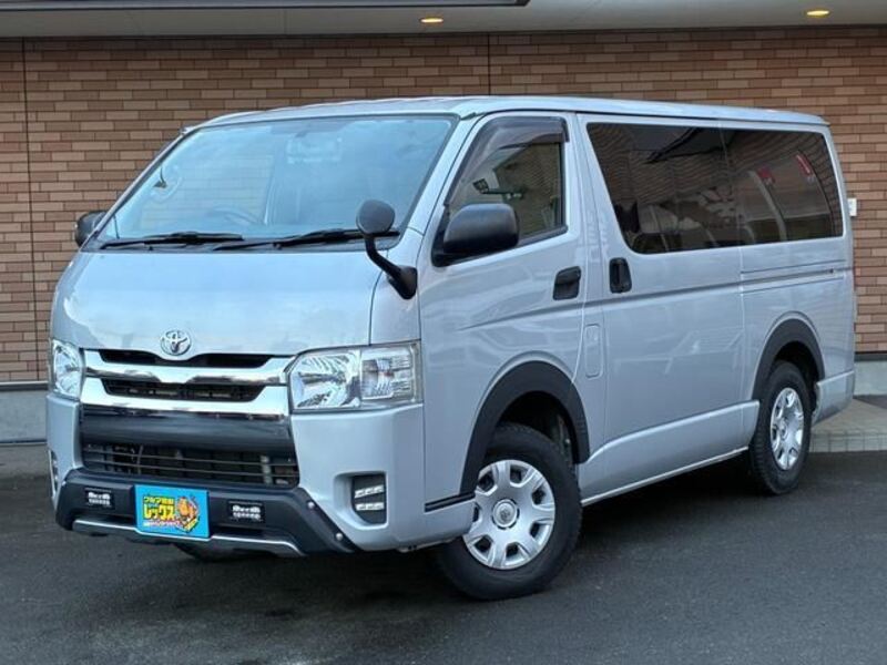 TOYOTA HIACE VAN