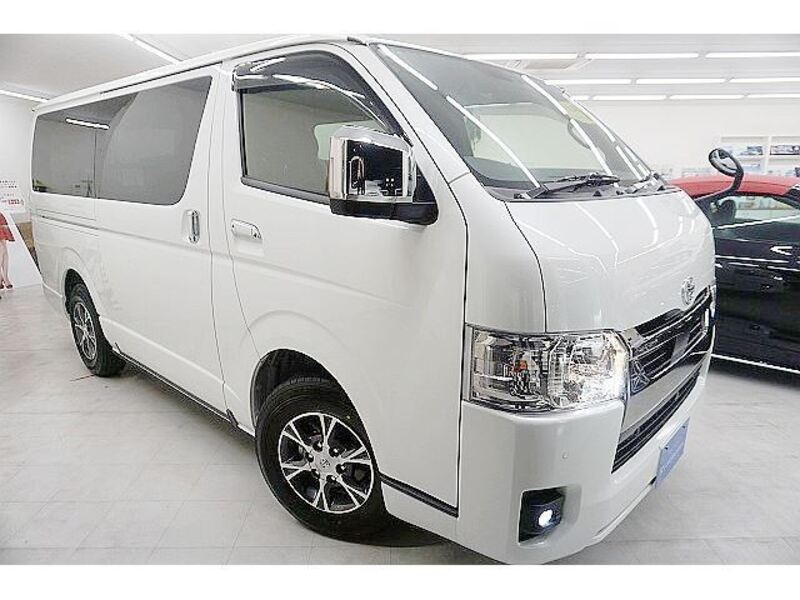 TOYOTA HIACE