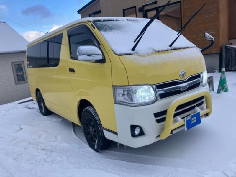 TOYOTA HIACE VAN