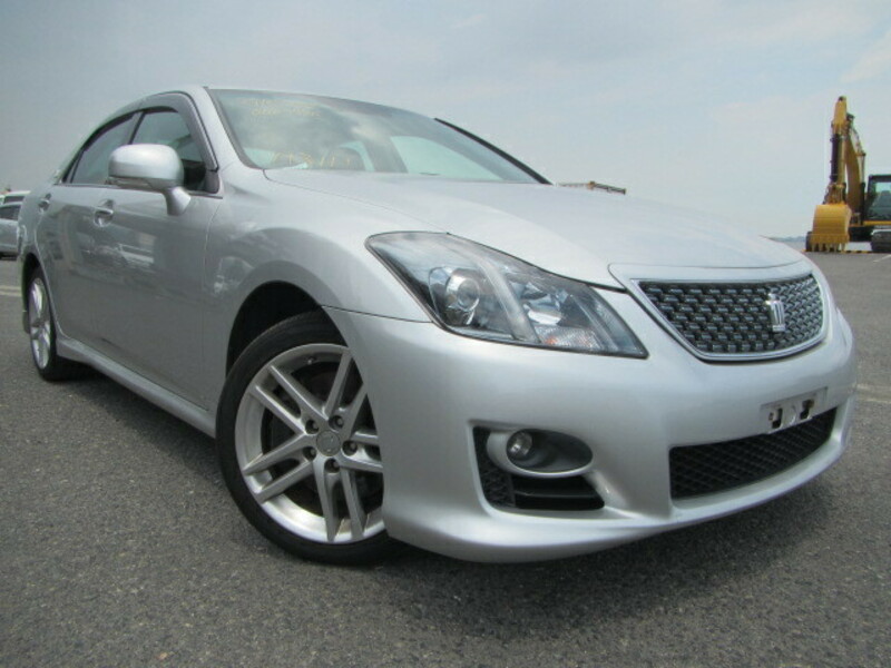 Toyota crown grs204