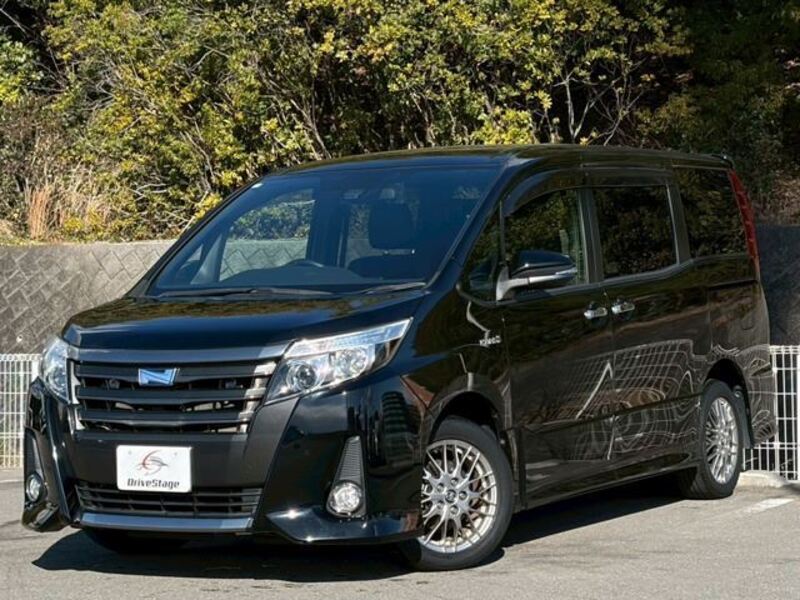 TOYOTA NOAH