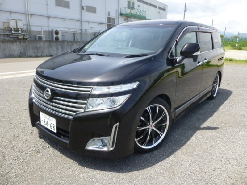 NISSAN ELGRAND