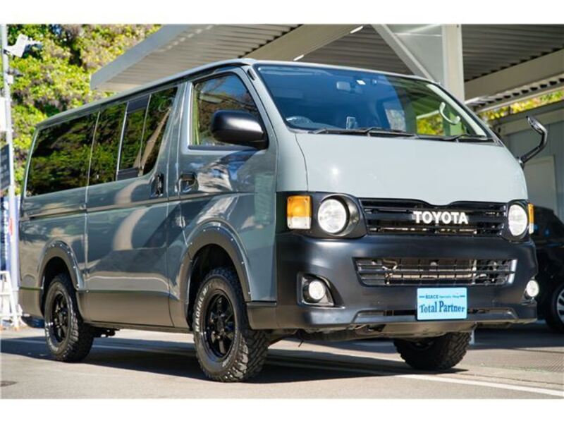 TOYOTA HIACE