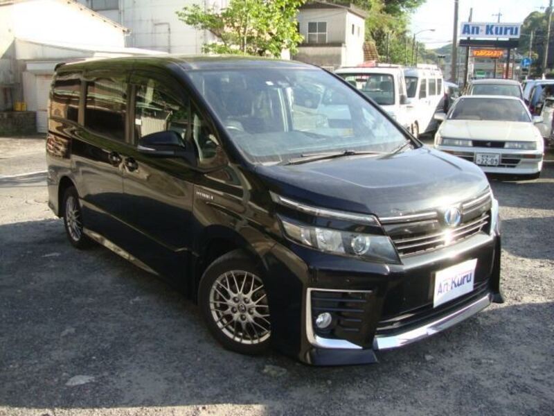 TOYOTA VOXY
