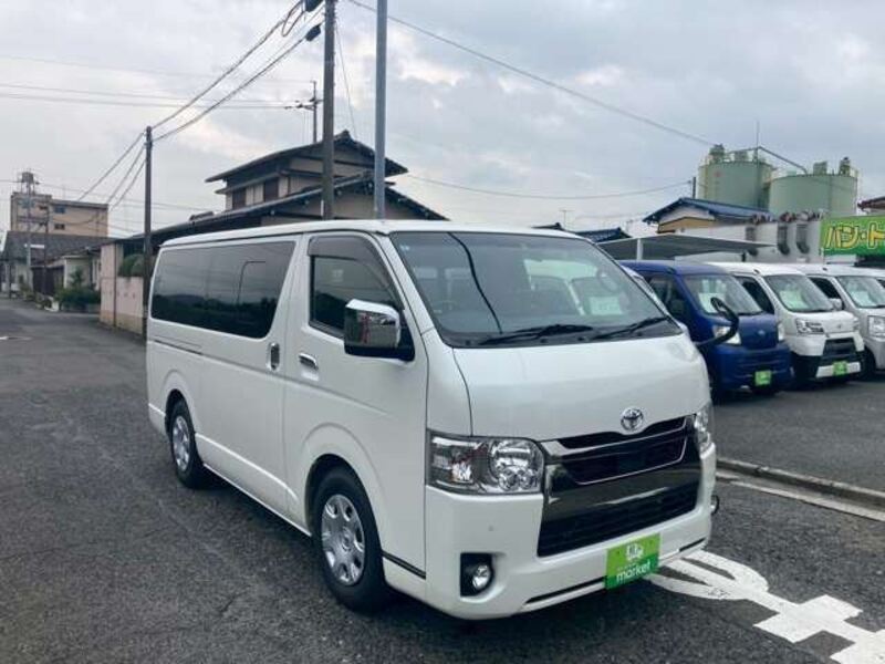 TOYOTA HIACE VAN