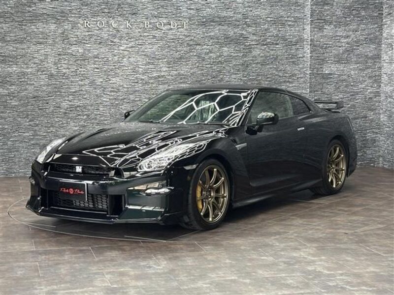NISSAN GT-R