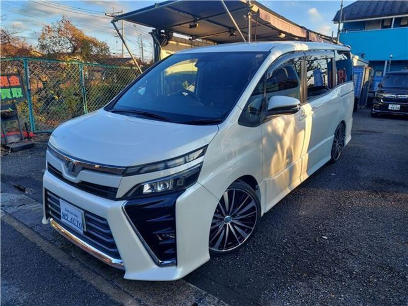 TOYOTA VOXY