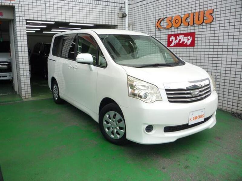 TOYOTA NOAH