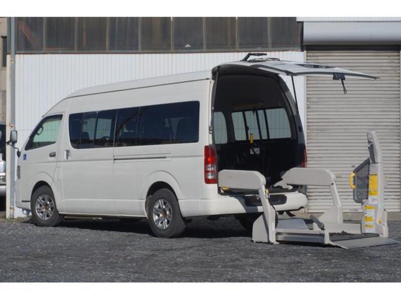 TOYOTA REGIUS ACE COMMUTER