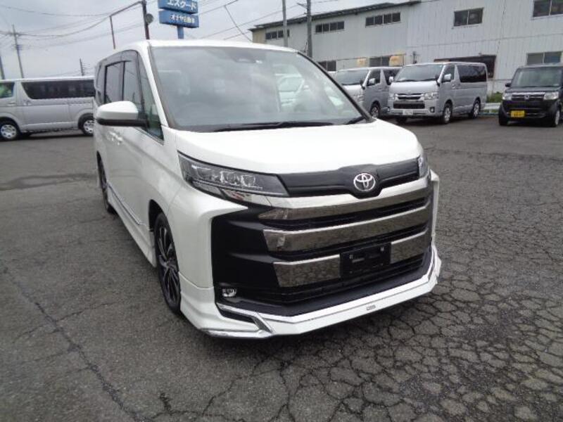 TOYOTA NOAH
