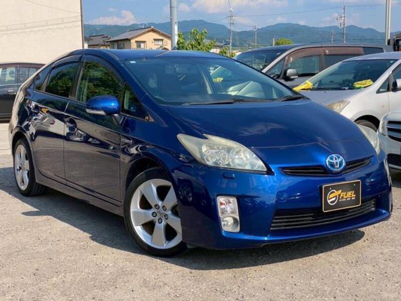 TOYOTA PRIUS