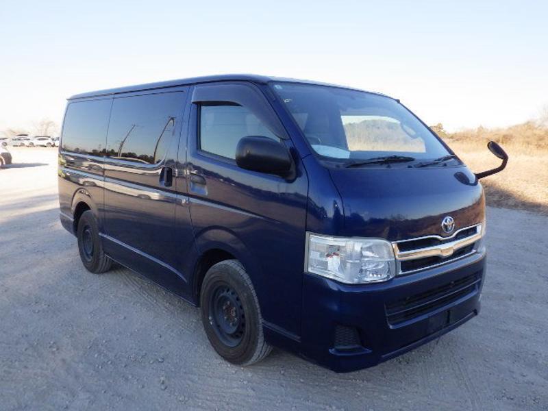 TOYOTA HIACE