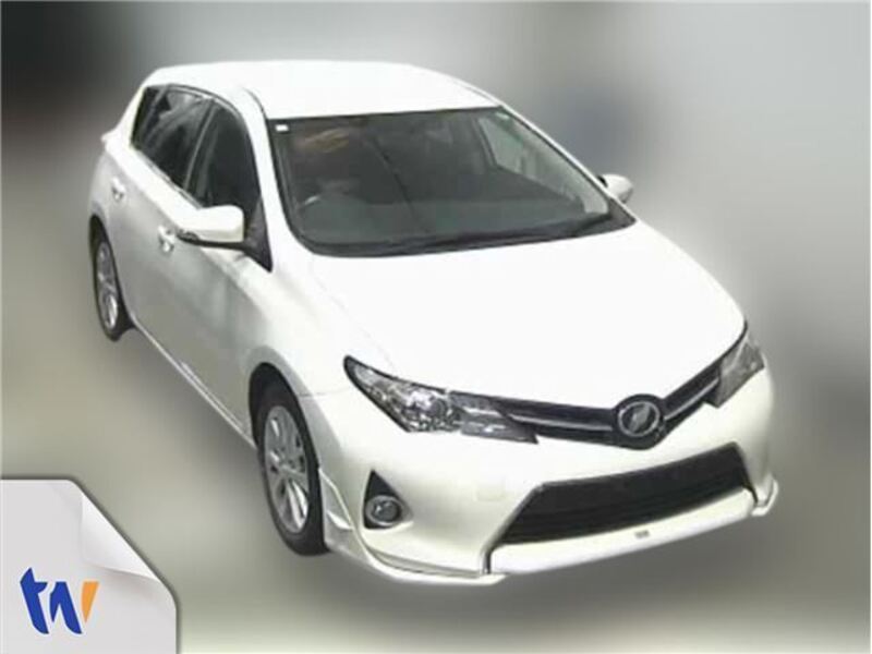 TOYOTA AURIS