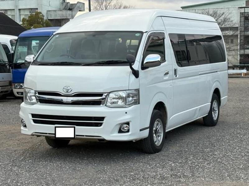 TOYOTA HIACE COMMUTER