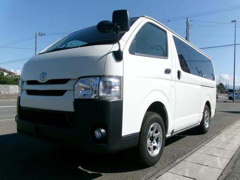 TOYOTA HIACE VAN