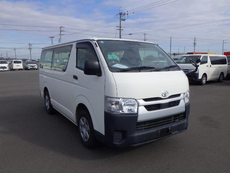 TOYOTA HIACE