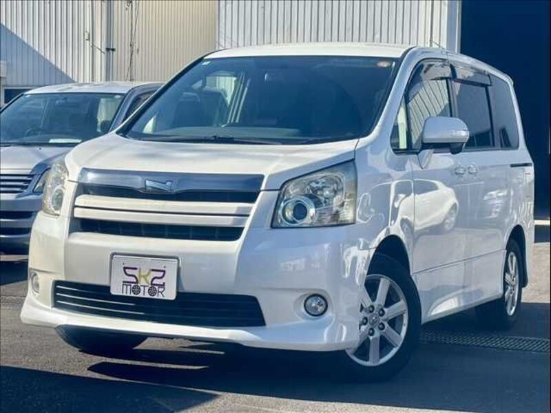 TOYOTA NOAH