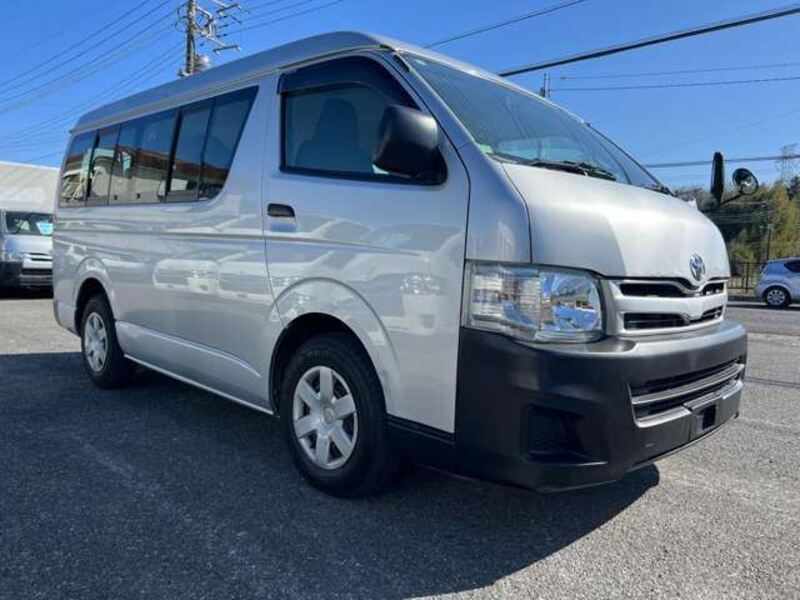 TOYOTA HIACE