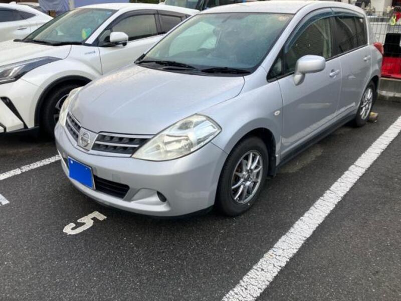 NISSAN TIIDA