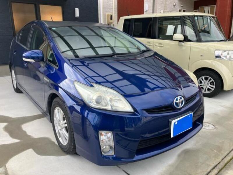 TOYOTA PRIUS