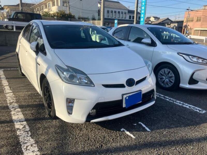 TOYOTA PRIUS
