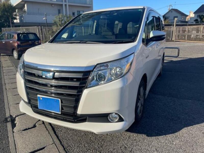 TOYOTA NOAH