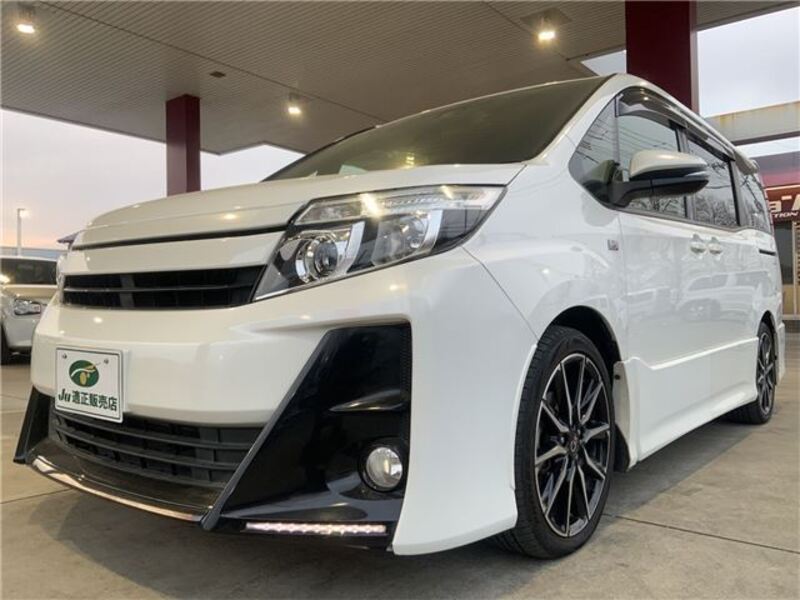 TOYOTA NOAH