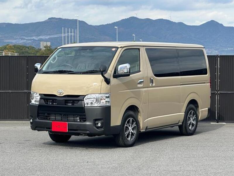 TOYOTA HIACE VAN
