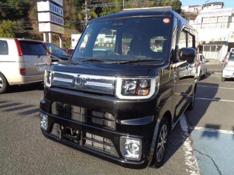 DAIHATSU WAKE